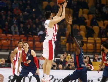 Euroleague: Το μεγάλο τρίποντο του Παπανικολάου που «σκότωσε» την Μπασκόνια (βίντεο)